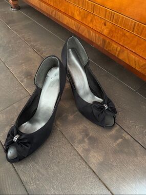 Elegant Black Satin Peep-Toe Bow Pumps with Rhinestone Accent